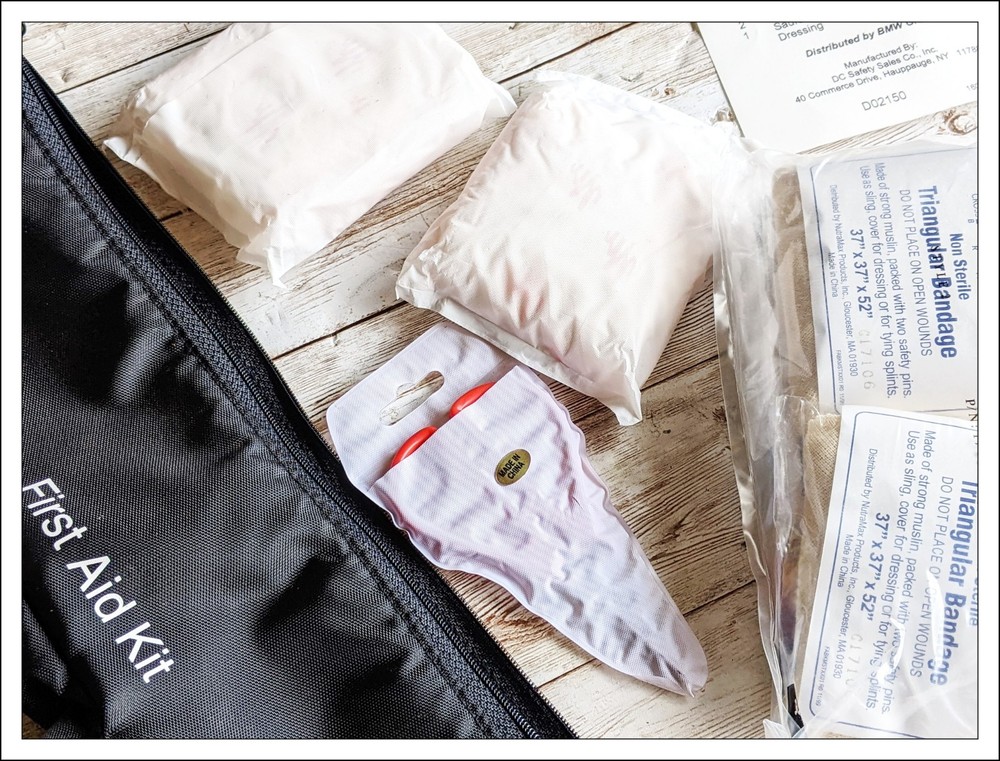✅ BMW E60/E65 5 and 7 series first aid kit OEM