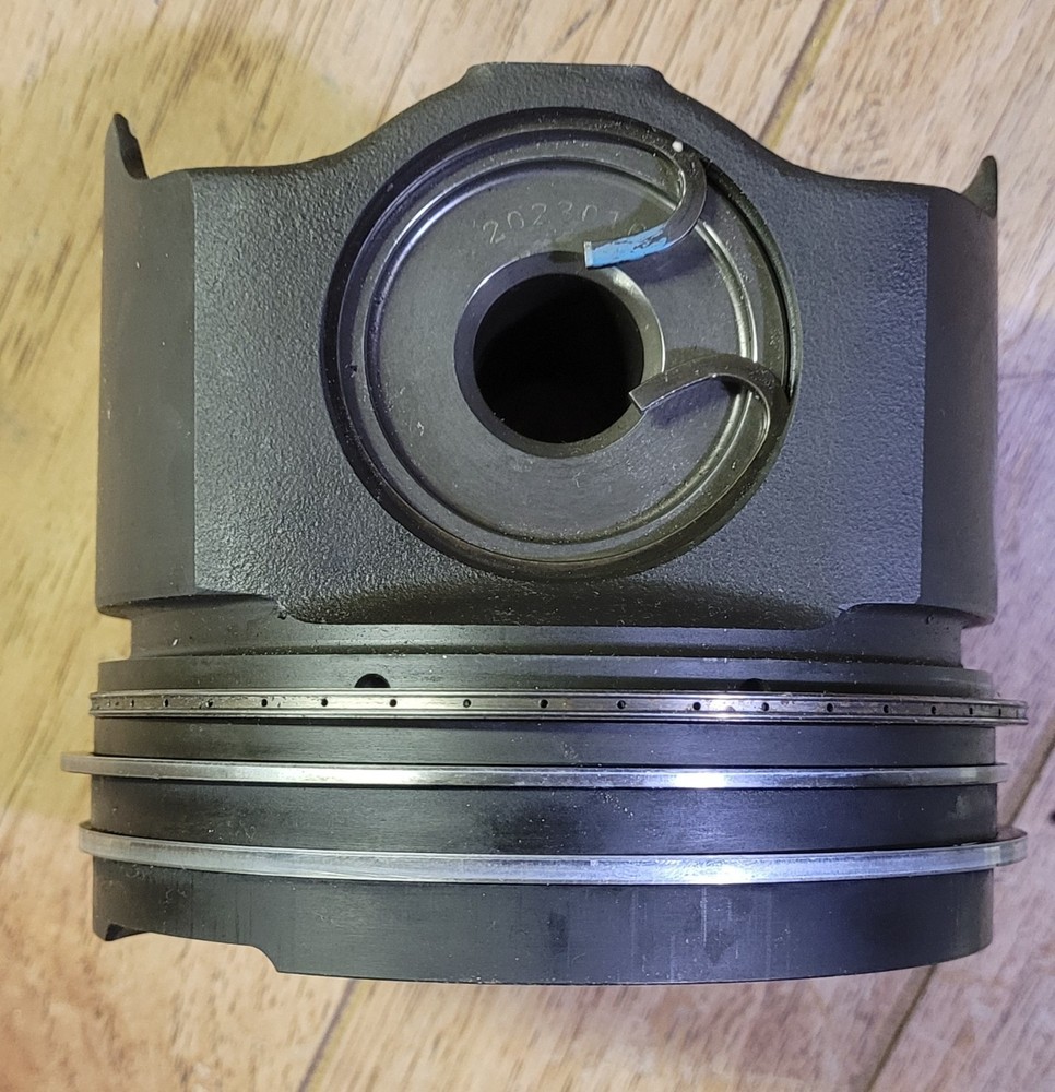 DAMAGED Detroit DDE A4720303317 Piston Assembly Kit