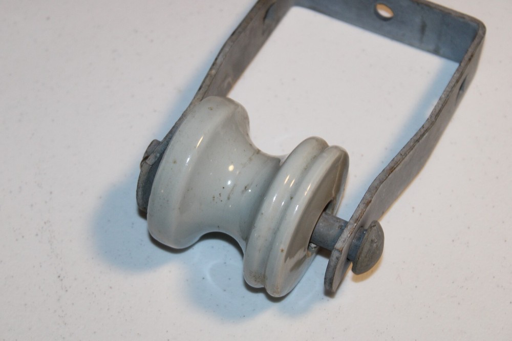 3 Hanging Wheel Porcelain Rope Rollers w/Steel Frame