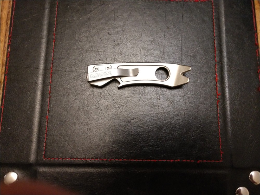 Gerber Chonk Multi-Tool Prybar 2 Screwdrivers Wire Stripper Nail Puller Bottle
