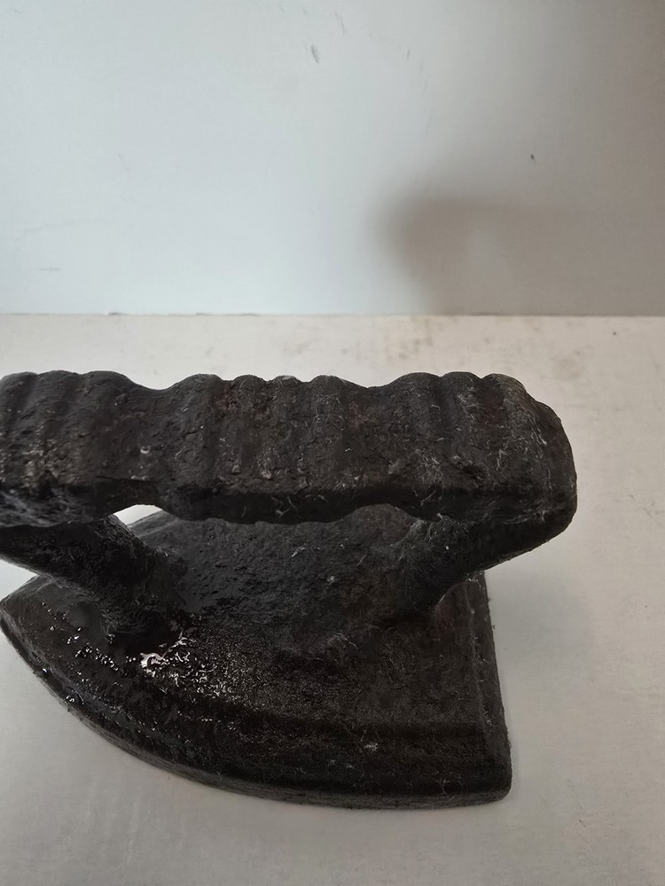 Antique Mini Sad Iron , 3.5"