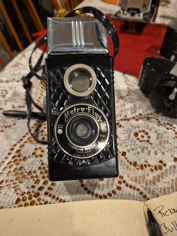 assorted vintage cameras lot