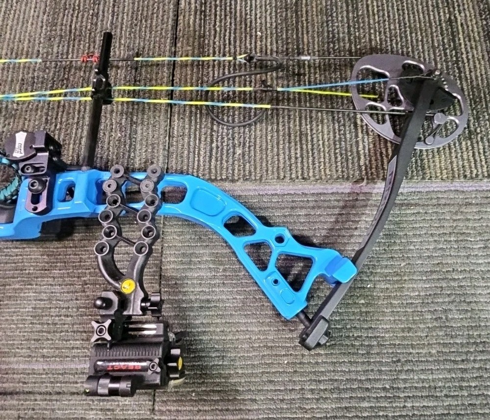 Diamond Archery by Bowtech Prism RH (Blue) Compound Bow + Bow Case & Accessories