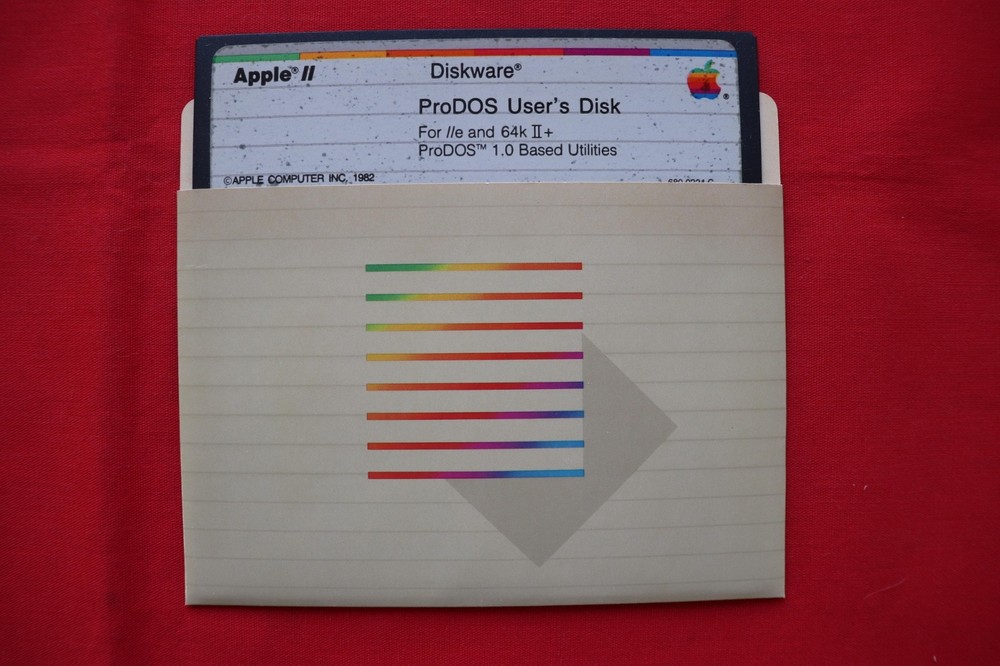 APPLE COMPUTER PRODOS USER’S MANUAL PLUS PRODOS USER’S DISKETTE