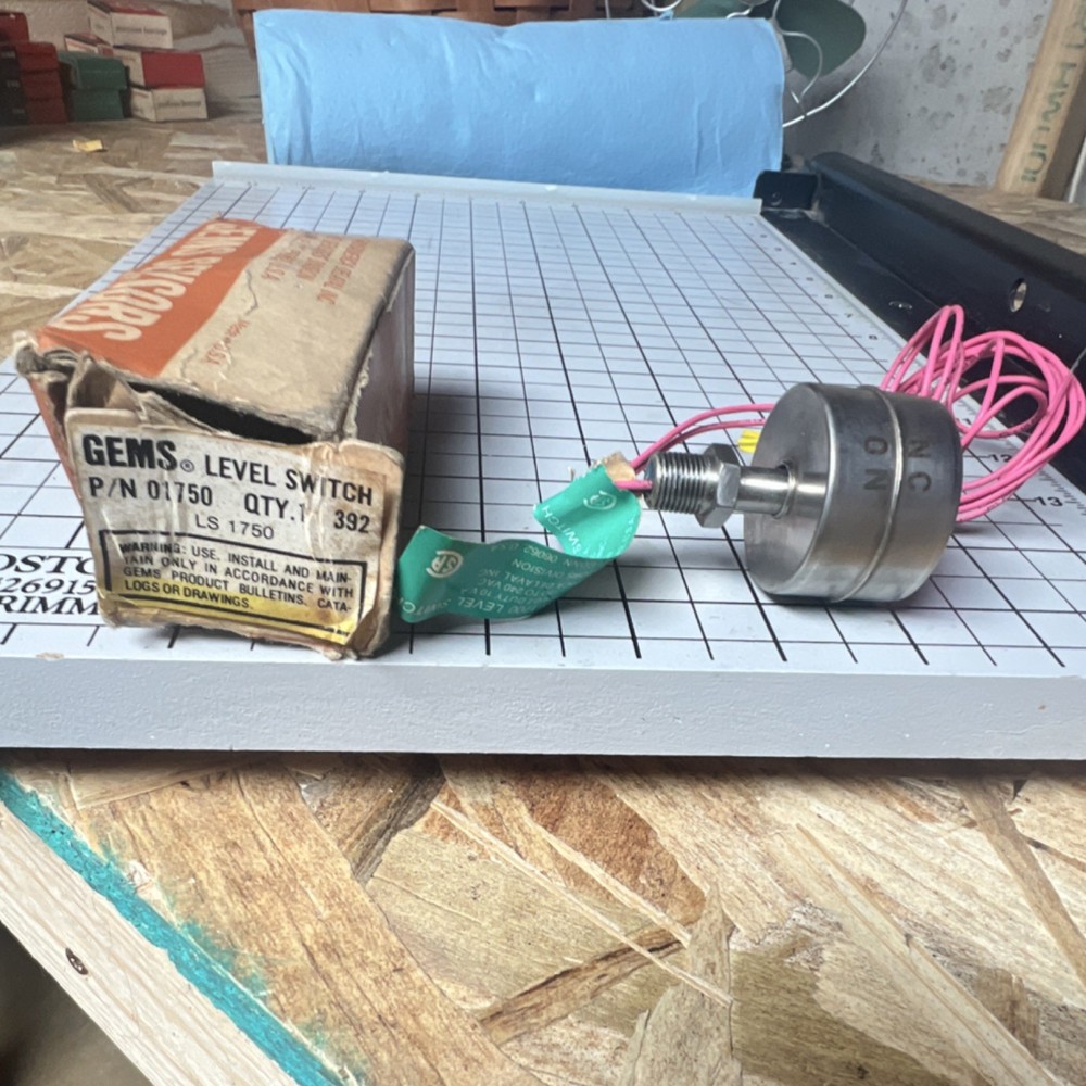 Gems LS-1750 Single Point Level Switch SPDT Electromechanical Panel Mount