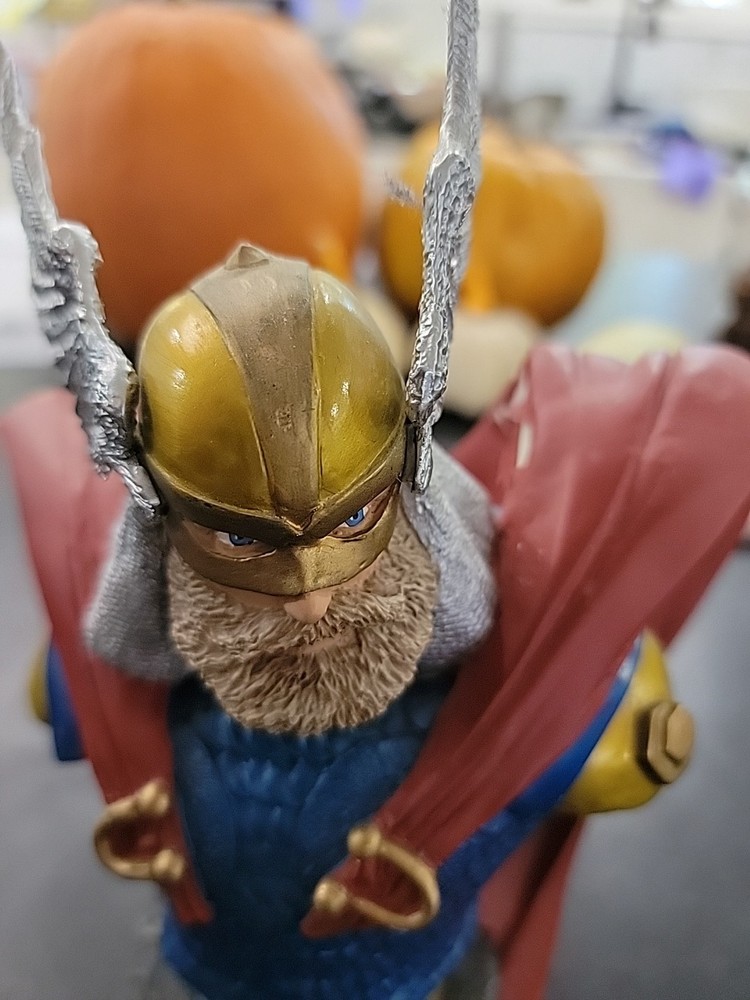 Battle Armor Thor Bust by Dynamic Forces Damaged #15
