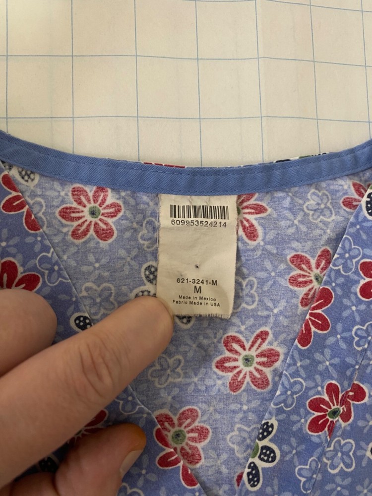 Scrubs Top Womens Medium Unbranded Purple Multicolor Flower Pattern Short Sleeve