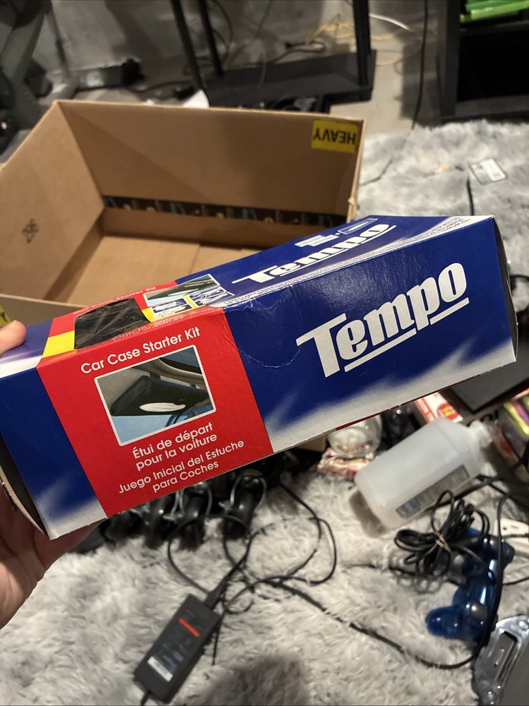 Tempo Car Visor Tissue Holder Car Case Starter Kit 2000 NEW