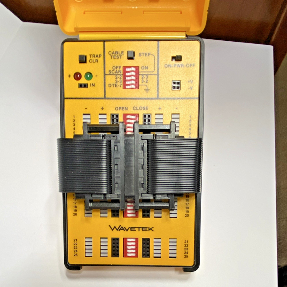 Wavetek 785 Breakout Box RS232 Cable Tester 100 LED Four State Self Powered