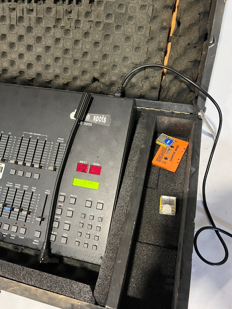 Sunn Spots PLC 3200 32-Channel Programmable Lighting Console w/ Case