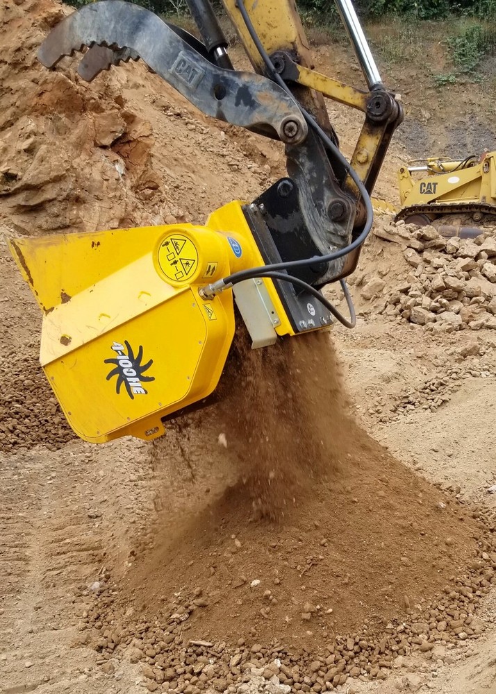 compact excavator soil screening bucket - fast and effective in damp soil