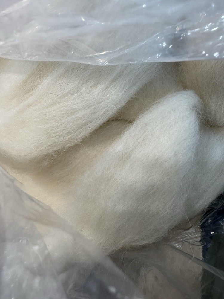 Cheviot Spinning Wool Top Roving E560 23 Lb Bump