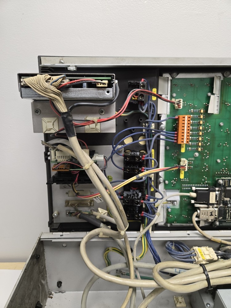 KRAUSS MAFFEI MC4 INJECTION MOLDING PRESS CONTROL OPERATOR PANEL.