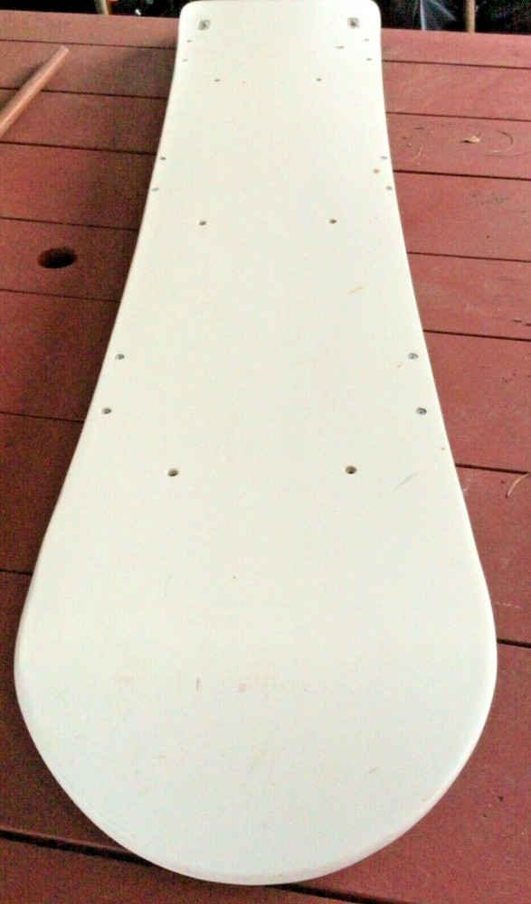 COMIC BOOK OR MAGAZINE RACK SNOWBOARD DESIGN