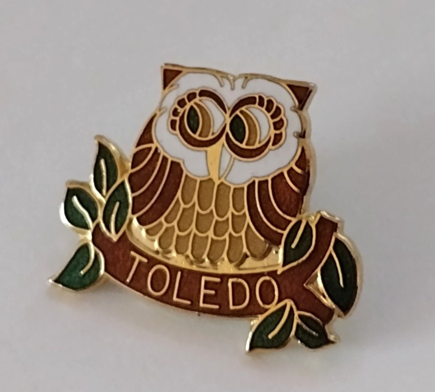 TOLEDO Owl Lapel Pin