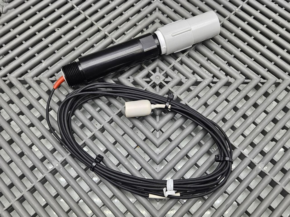Omega PHE-7351-15 pH General Purpose Insertion/Submersion Combination Electrode