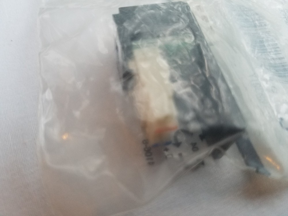 CJRRBL RCA Panduit Punchdown Mini-com Module Black With Red Insert