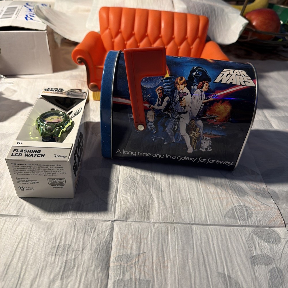 Star Wars Bundle-Mini Mailbox & Mandalorian LCD Watch