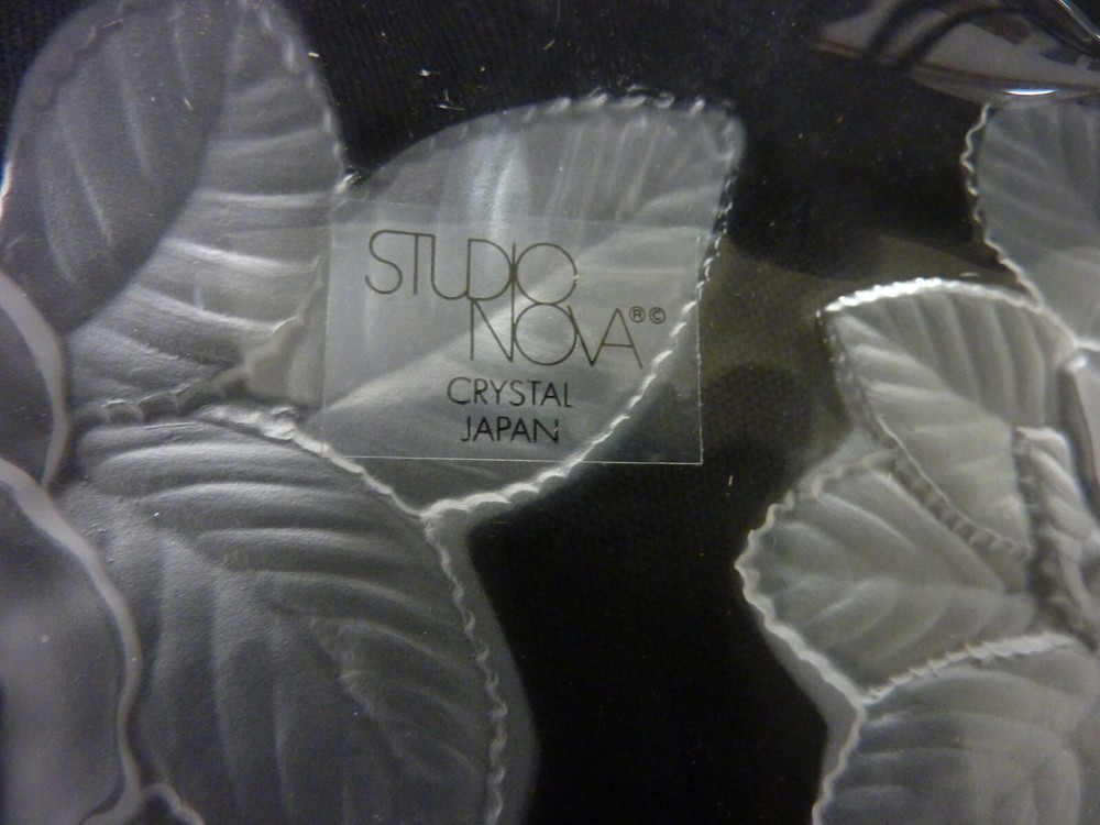 STUDIO NOVA WINTER ROSE PATTERN ROUND CRYSTAL PLATTER 14" DIAMETER NIOB