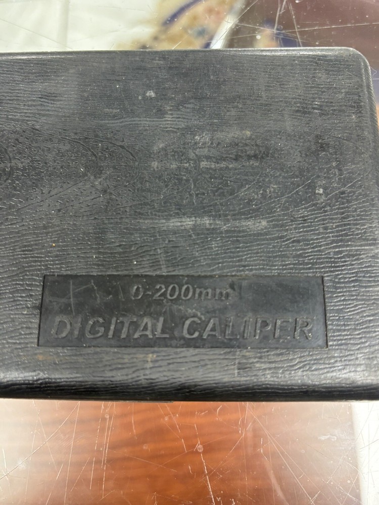Electronic Digital Caliper 0-200mm in Hard Case