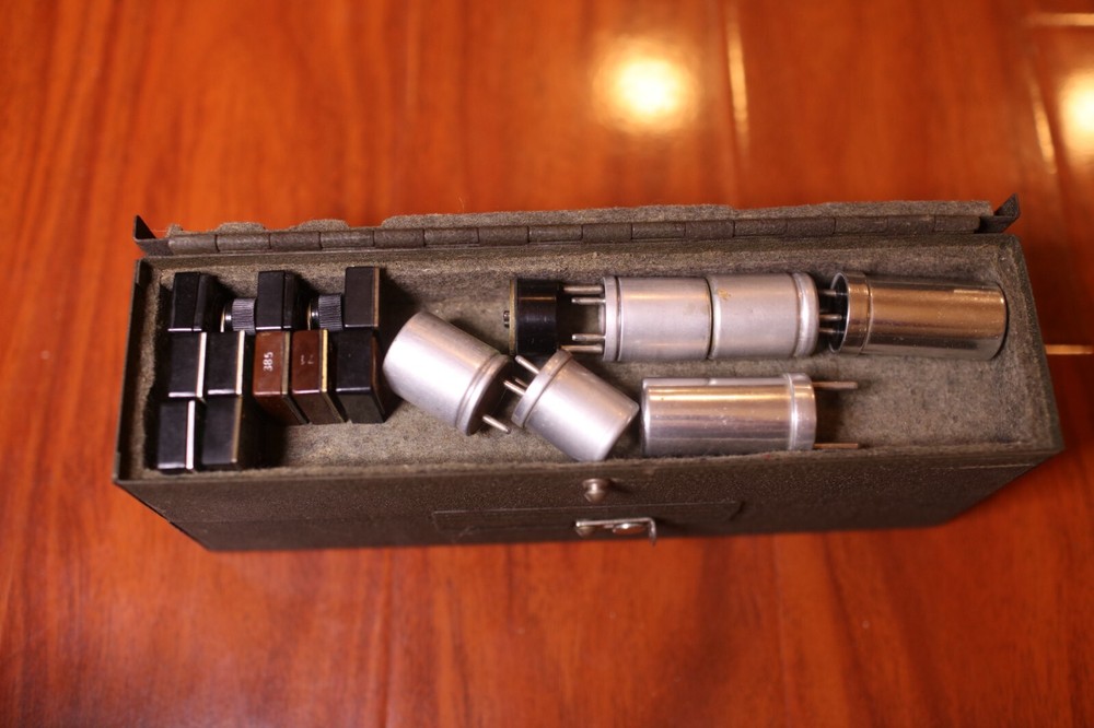 Signal Corps CS-137 Case w/ Frequency Quartz Crystals