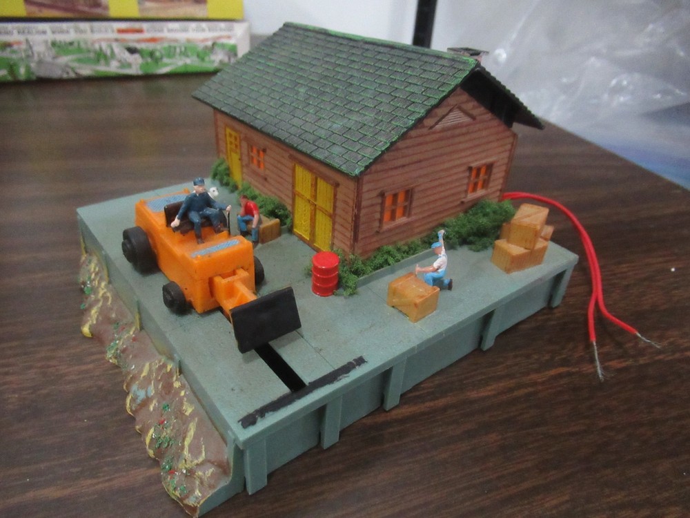 Vintage Tyco Freight Unloading Depot COMPLETE? in box UNTESTED