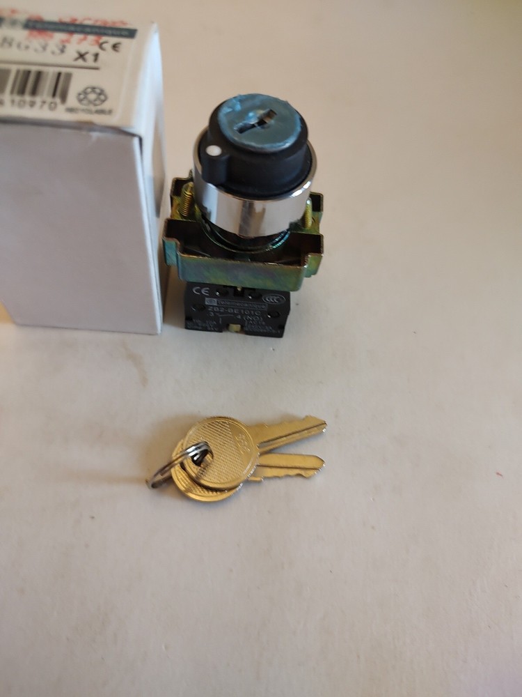 XB2-BG33 Maintained Key 2N/O Select Selector Switch 3-Positions Captive