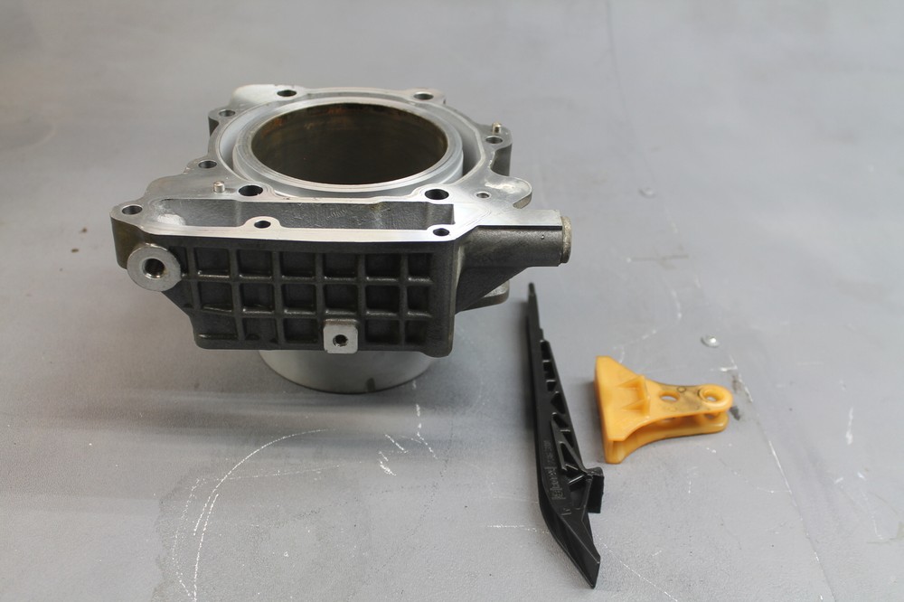 2000 APRILIA RSV MILLE ENGINE MOTOR FRONT PISTON CYLINDERS BLOCK JUG