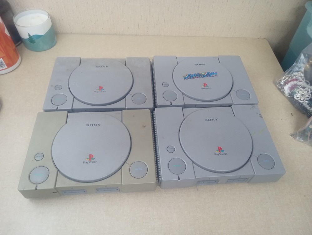 4 Sony PlayStations