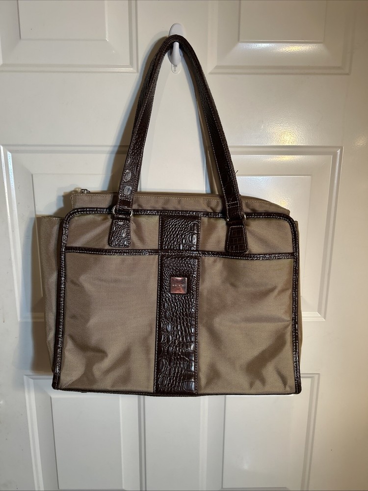 NINE WEST BIG BAG FOR COMPUTER WITH LARGE COMPARTMENT