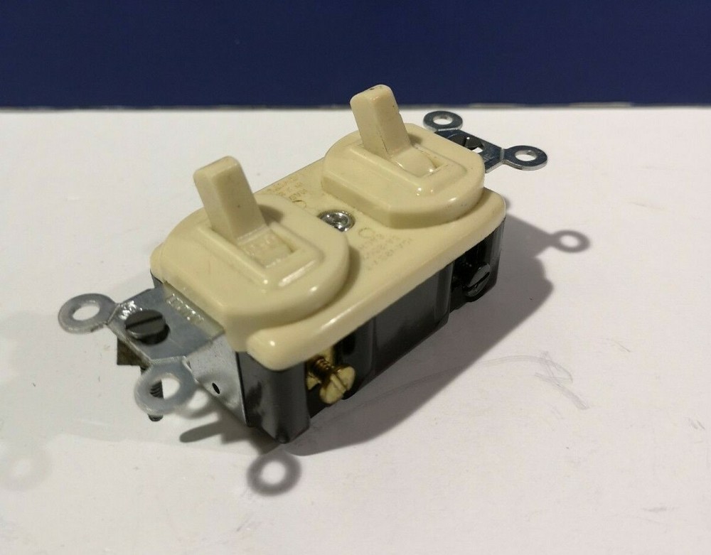 Leviton IVORY COMBINATION Switch Single Pole 3-Way On Separate Circuits 5216-I