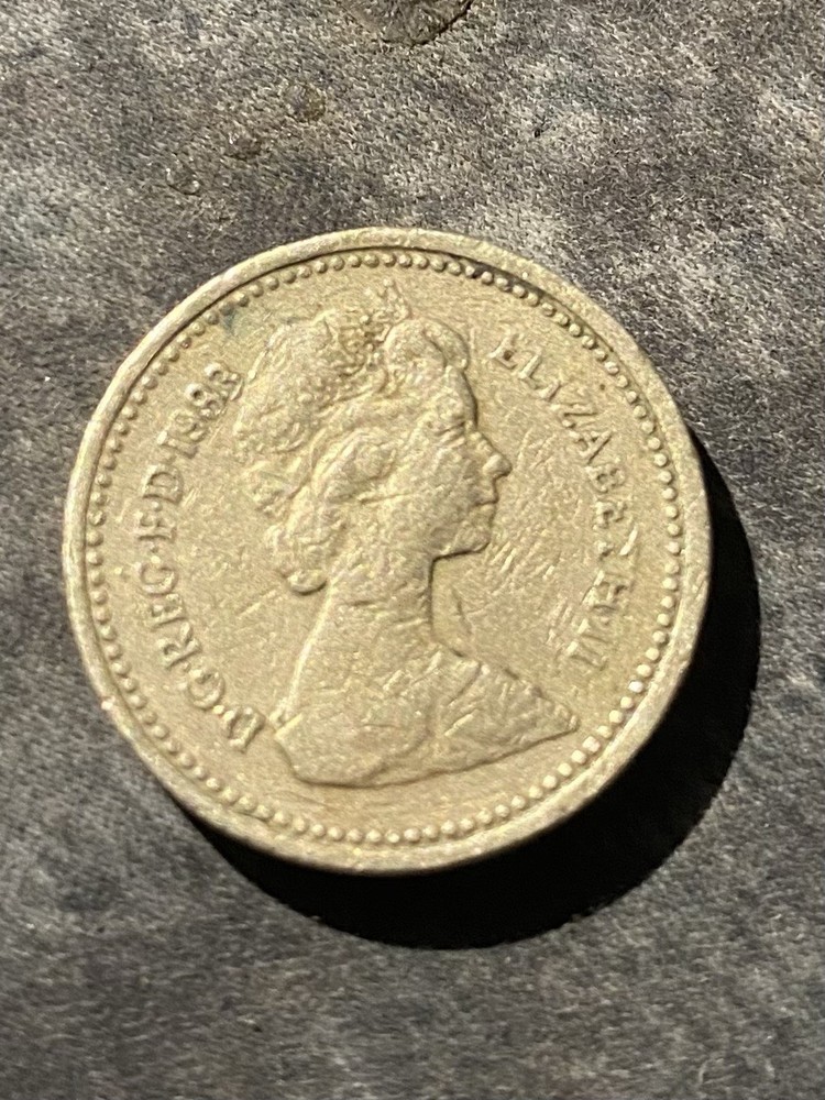 Great British Old Pound Coins (5)