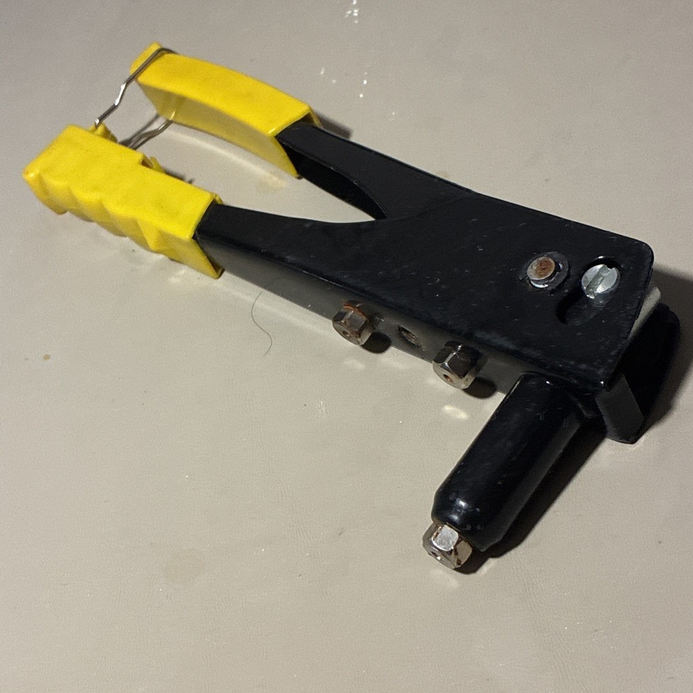 Heavy-Duty Hand Rivet Gun With Yellow Handle