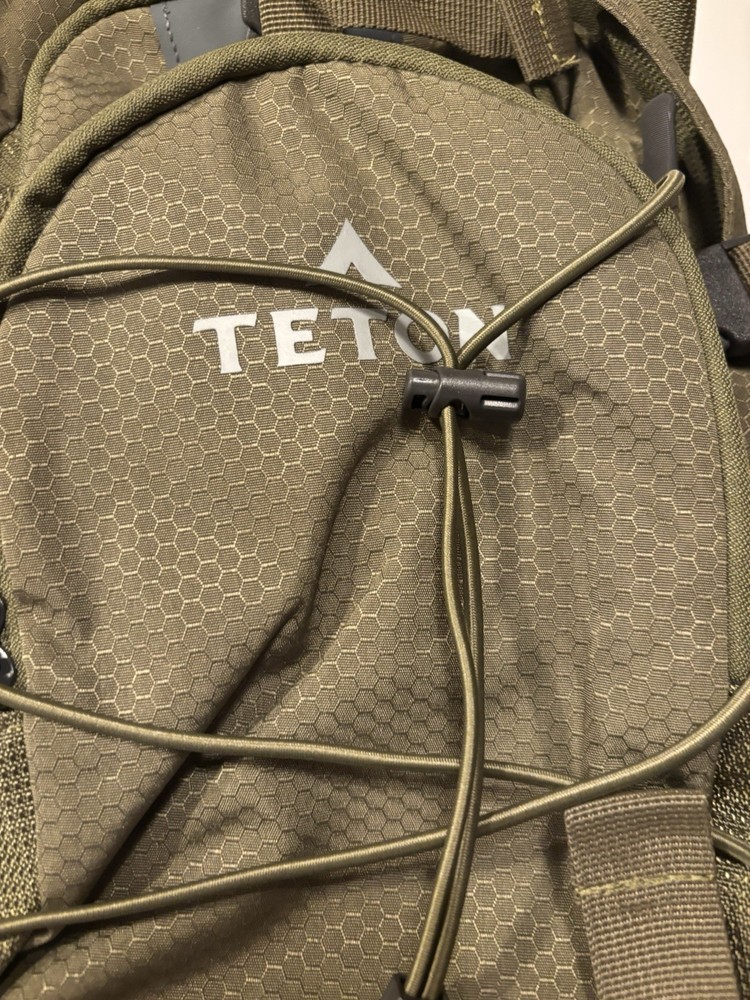 TETON Sports Oasis 18 Hydration Pack Back Pack Olive