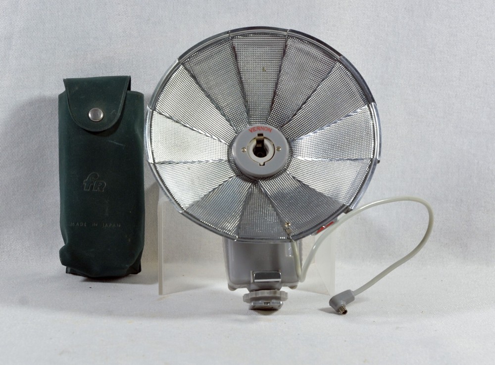 Vernon Bulb Flash Unit Attachment Made in Japan - Untested
