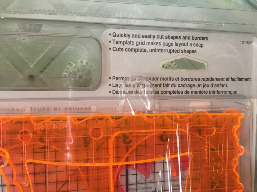 Fiskars: SHAPE CUTTER & TEMPLATE STARTER SET #4802 - Set 1 Stencils New/Unopened