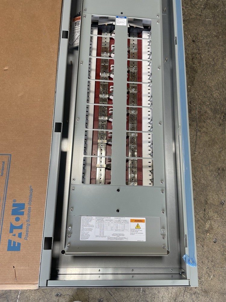 1-400 AMP 480V MAIN LUG PANELBOARD 42 SPACE 3PHASE 4 WIRE COMPLETE PANEL