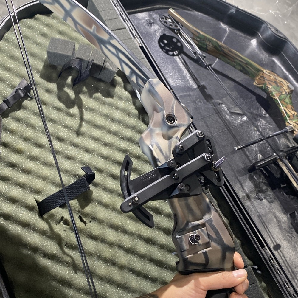 3pc Browning Mirage 3D Bear First Strike w/ Case Compound Bow Archery *NO STRING