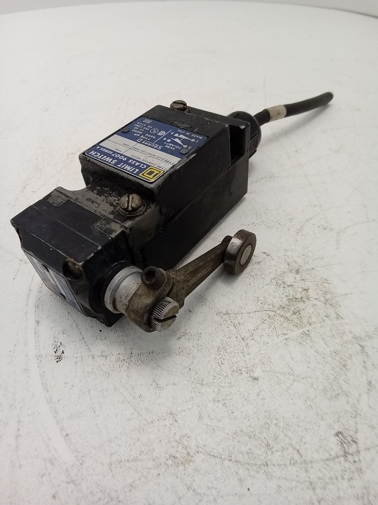 Square D AEQ2724 Limit Switch Class 9007 Ser A