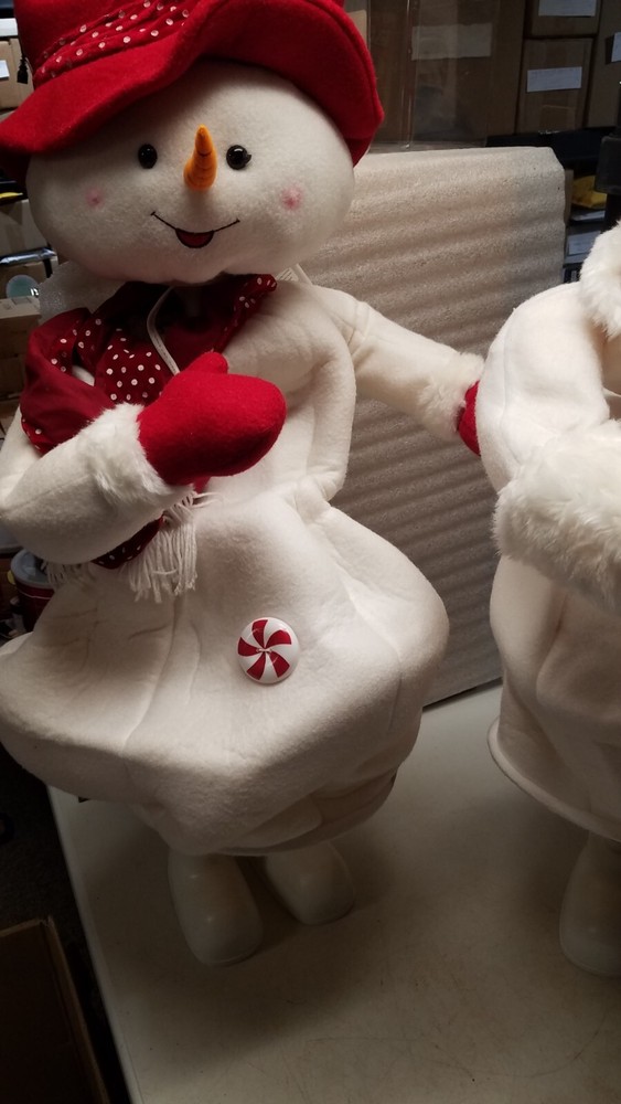 Animated Musical Interactive 34" Snowcouple