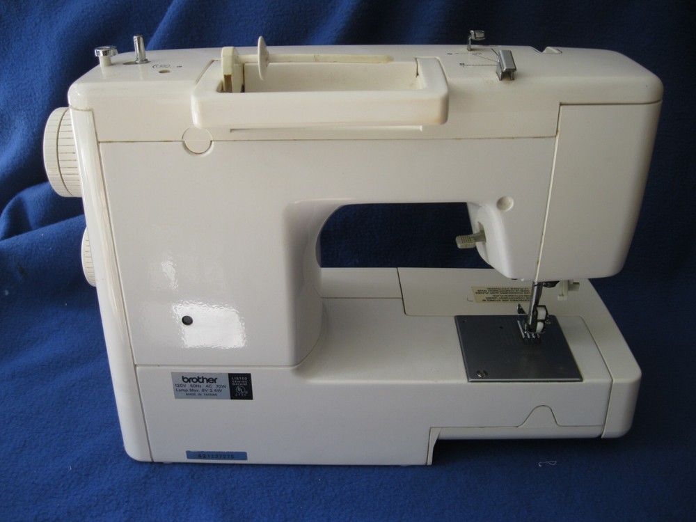Working Brother 888-E42 Sewing machine with Pedal and Manual