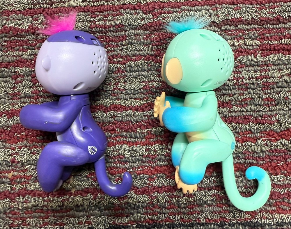 2- Fingerlings Sloth and Monkey Toys Works