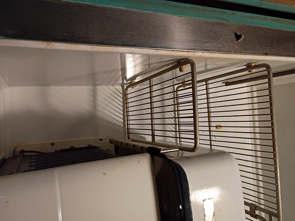 ANTIQUE LEONARD REFRIGERATOR LATE 1947