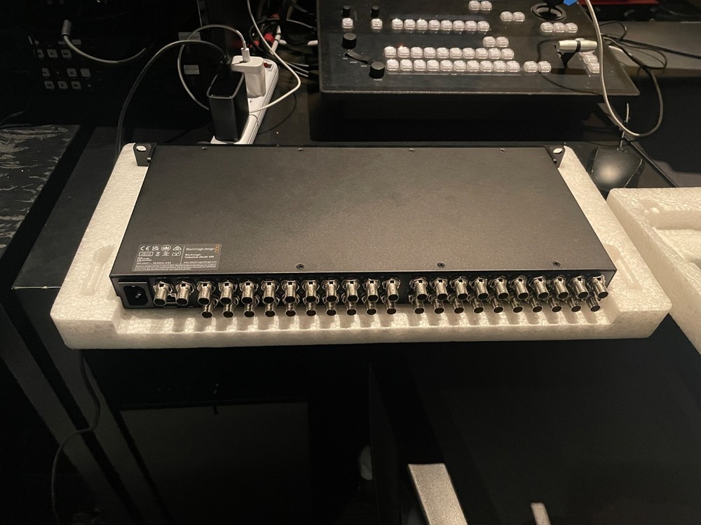 Blackmagic video hub 20x20 12g