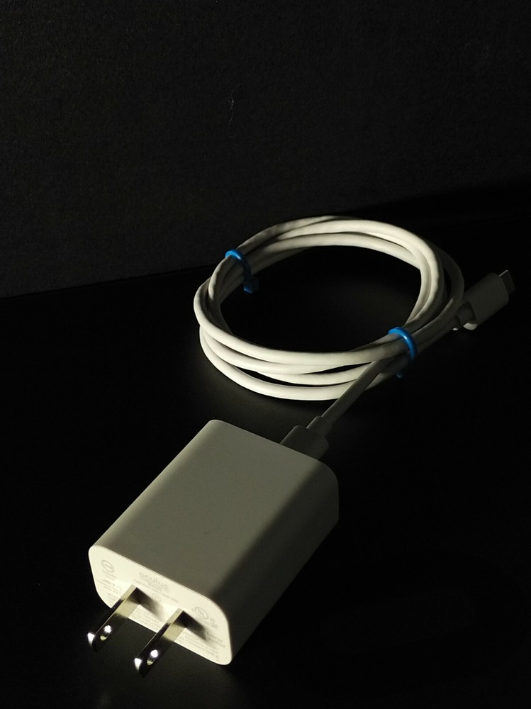 lightly used Oculus 10W USB-C Power Adapter and cable for Oculus Quest 2