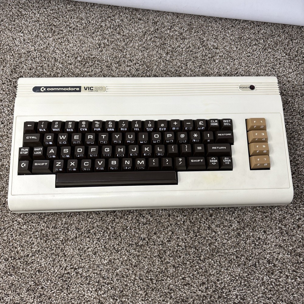 Commodore Vic-20 Computer - w/ PET Keys - Works Great No Cables