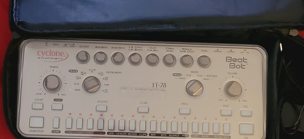 Cyclone Analogic TT-78 Beat Bot Analog Drum Machine Programmable Case Manual