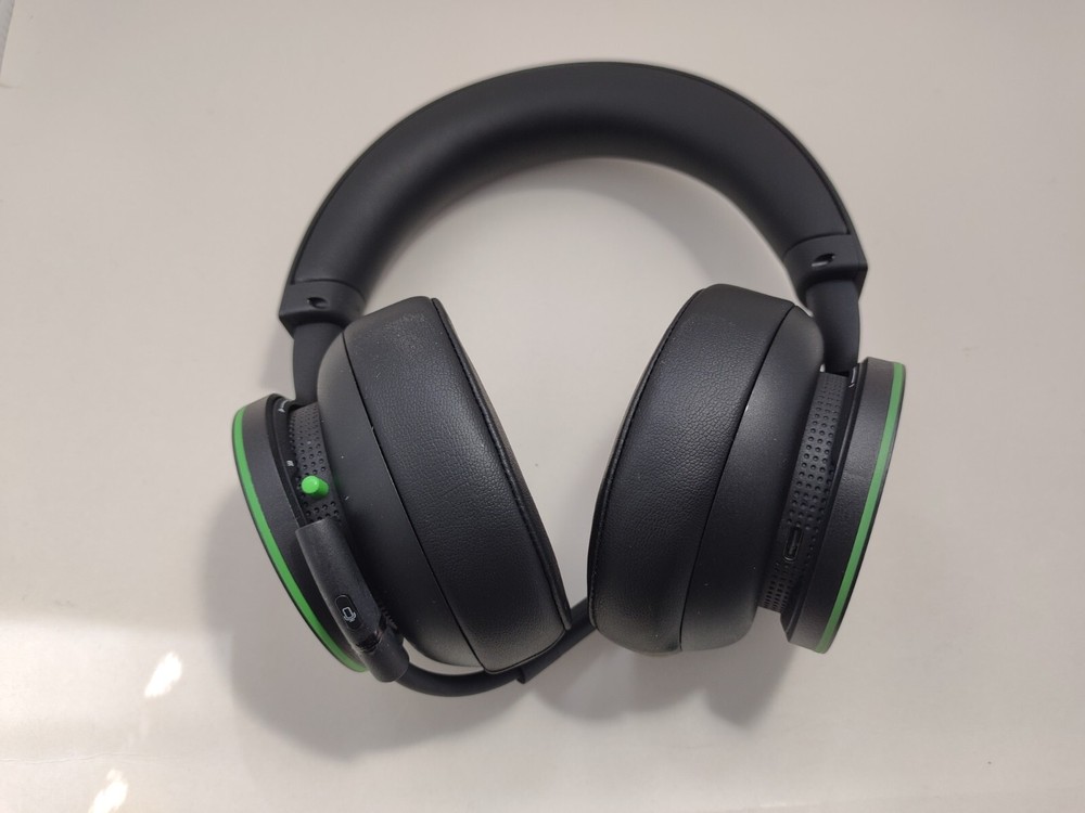 Microsoft Xbox Wireless Headset - Black - (Sealed Mic)