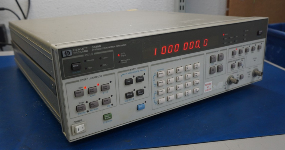 HP 3325B HP Synthesizer Function Generator