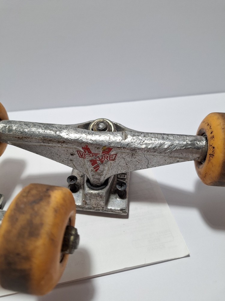 Vintage Venture Skateboad Trucks & Wheels